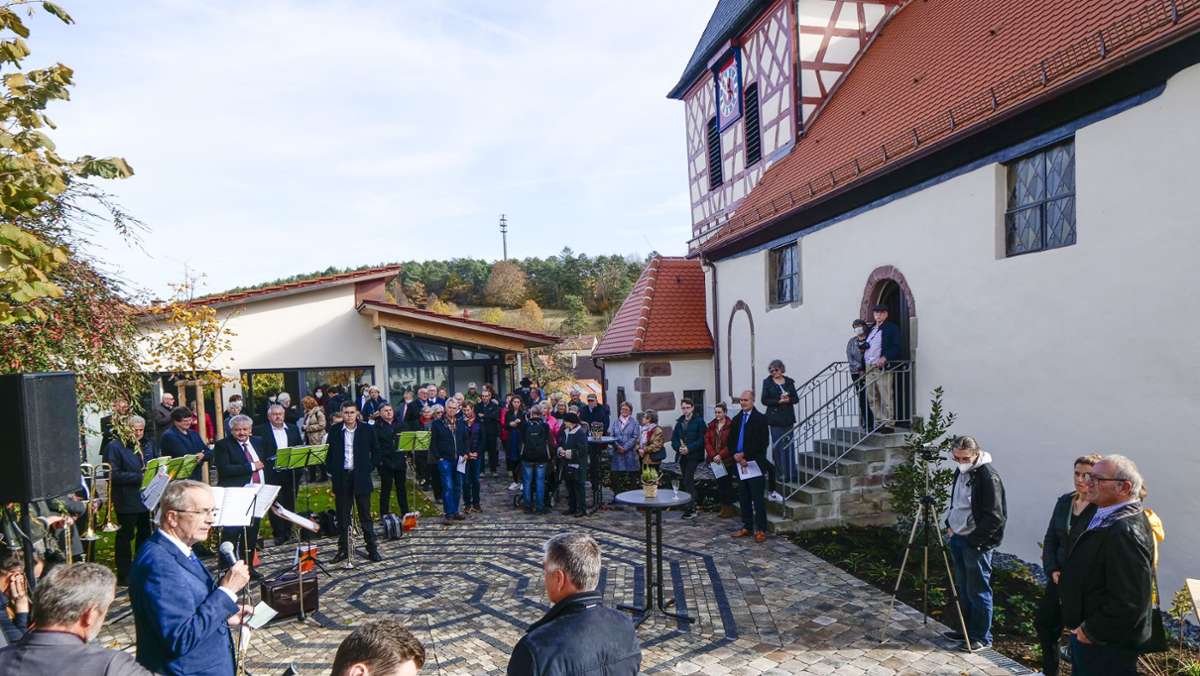 Kirchensanierung in Weissach: Zur   Kirche gesellt sich  das Laurentiushaus