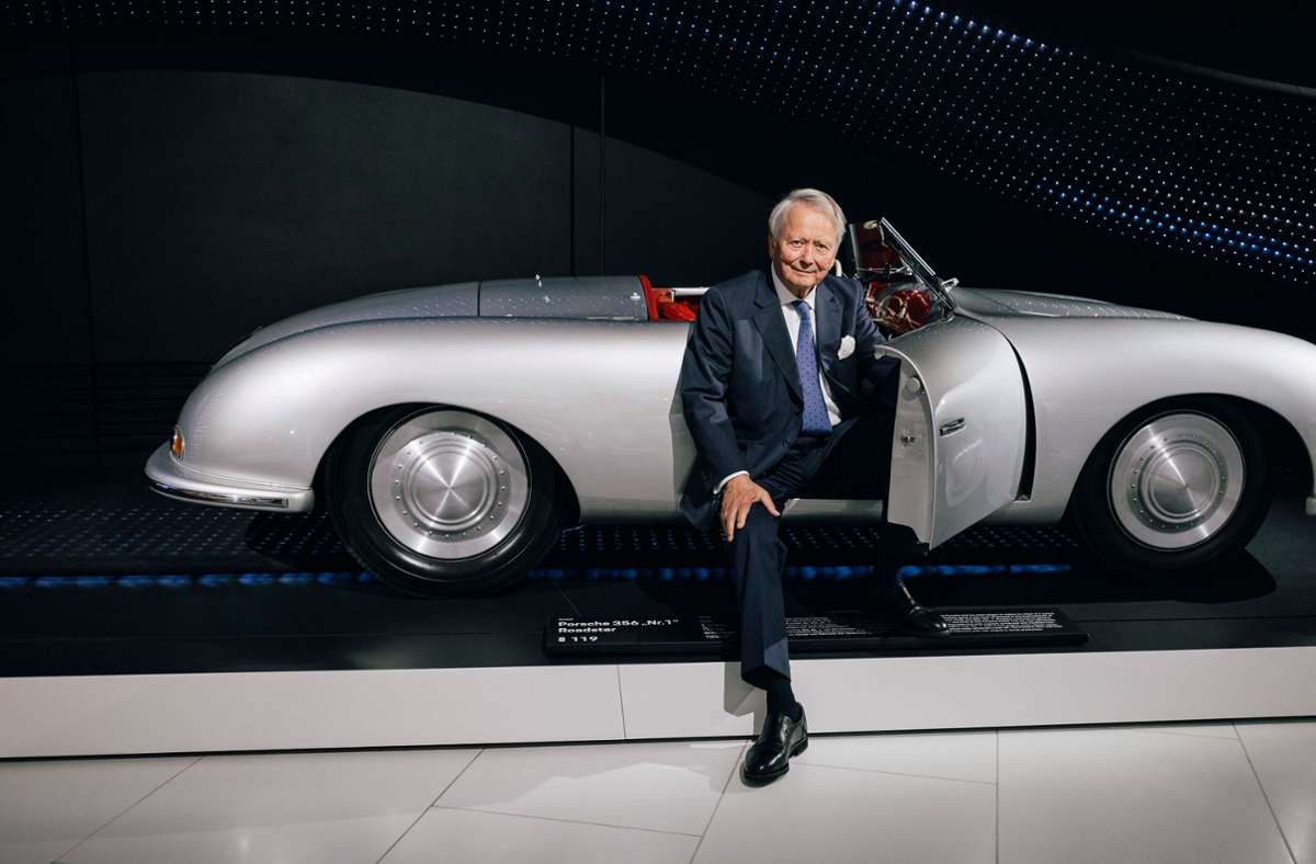 Der Aufsichtsratsvorsitzende Wolfgang Porsche fuhr bei der Gala im Porsche 356 „Nr. 1“ Roadster zur Bühne vor.