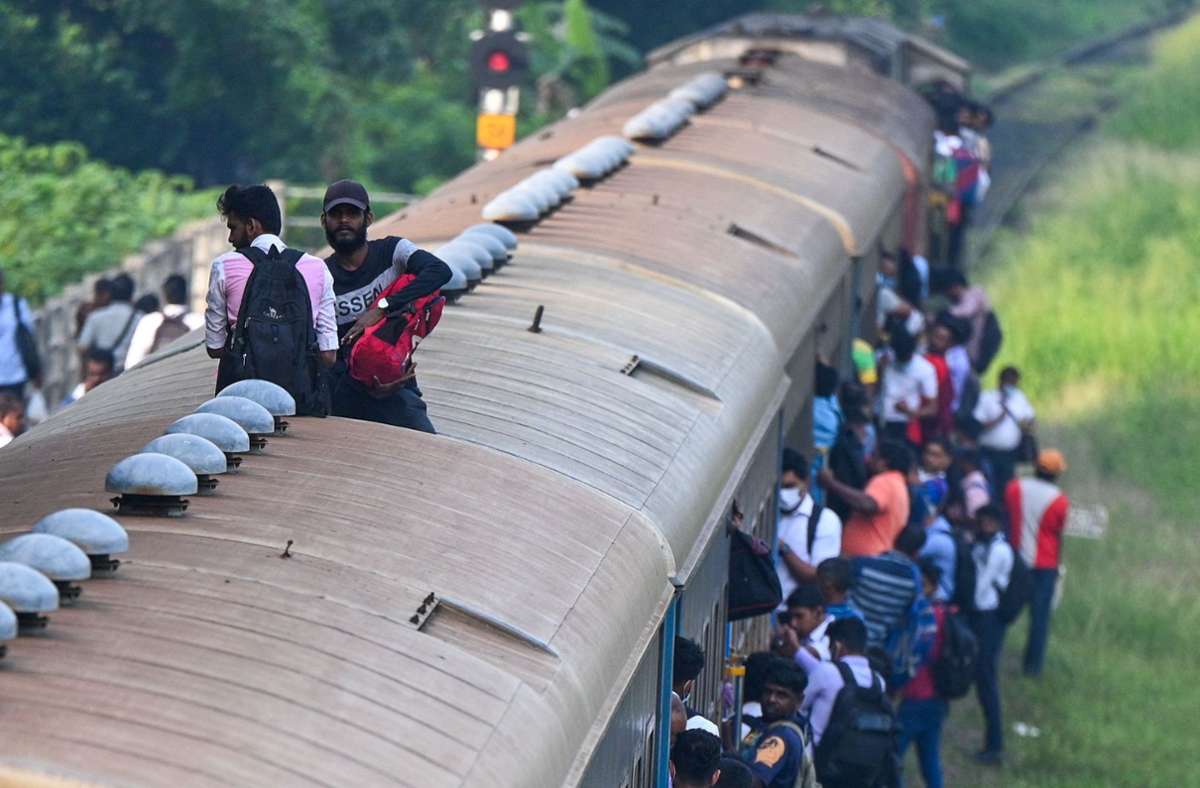 Aufgrund des landesweiten Streiks sind die Züge überfüllt.