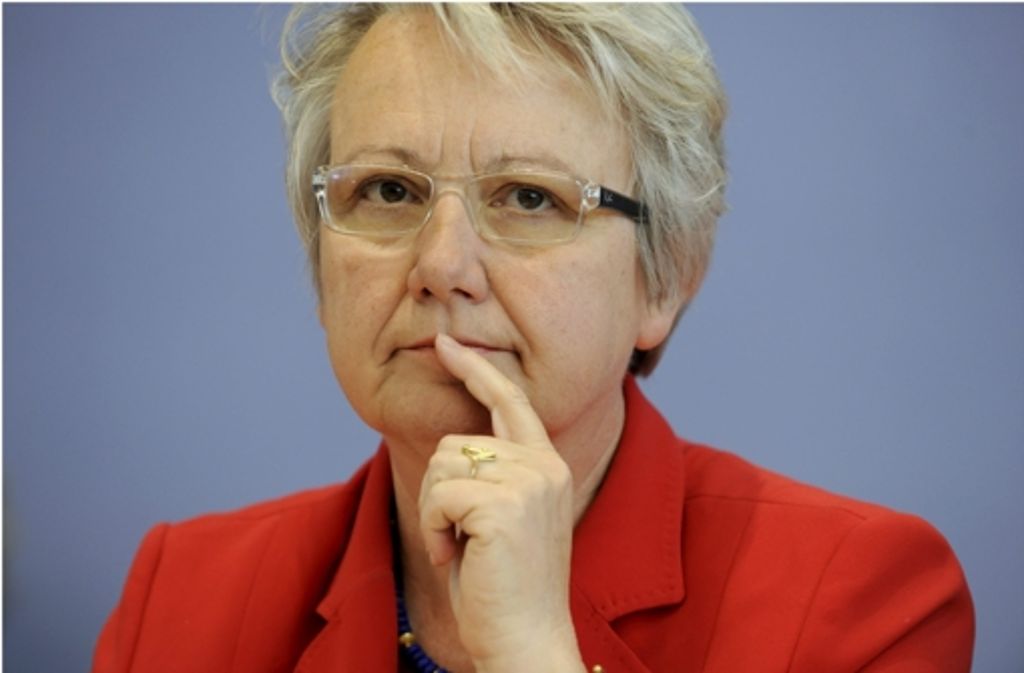Von 1980 bis 1984 ist Annette Schavan Referentin der Bischöflichen Studienförderung Cusanuswerk in Bonn. In dieser Zeit war sie auch Stadträtin (CDU) in ihrer Heimatstadt Neuss. Danach arbeitet sie drei Jahre als Leiterin der Abteilung „Außerschulische Bildung“ des Bistums Aachen. 1987 und 88 ist sie Bundesgeschäftsführerin der Frauen-Union. Bis 1995 leitet Schavan das Cusanuswerk.