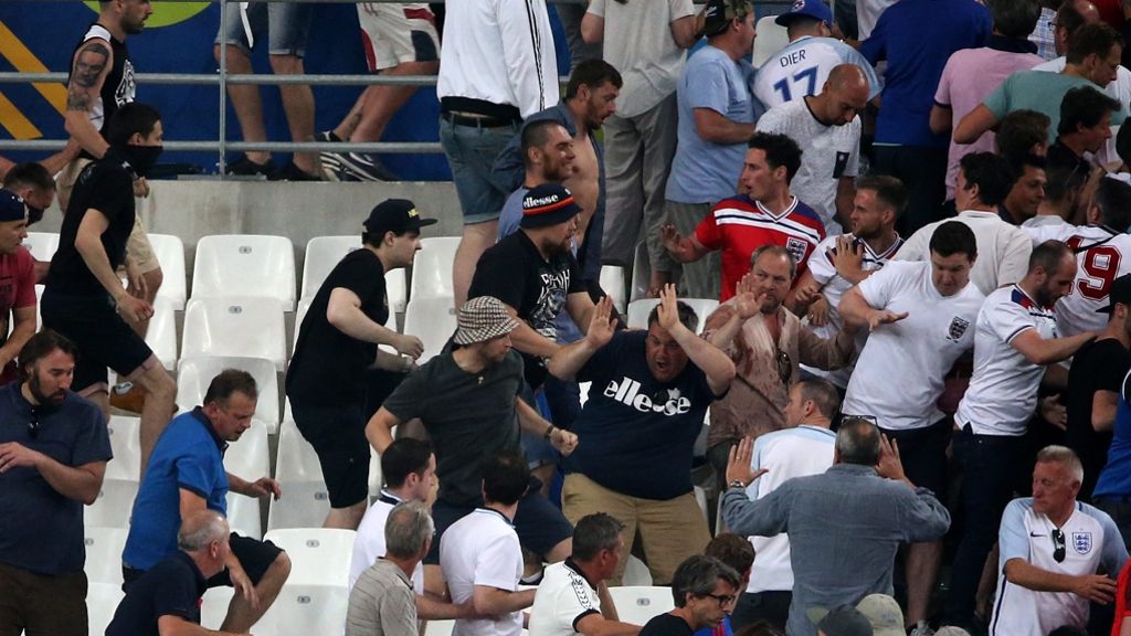 Fußball-EM: Brutale Schlägereien auch im Stadion von Marseille