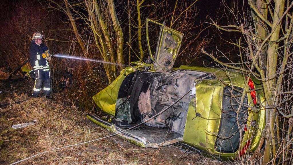 Baden-Württemberg: Drei Schwerverletzte bei Frontalcrash