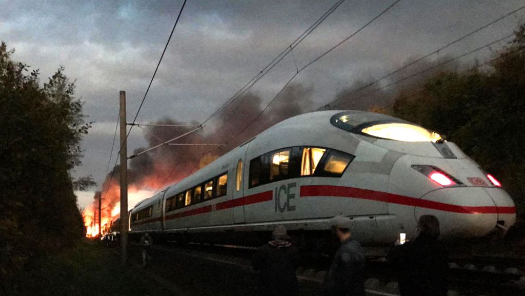 Nach Feuer in ICE: Bahn überprüft nach Brand auf offener Strecke ICE-Züge