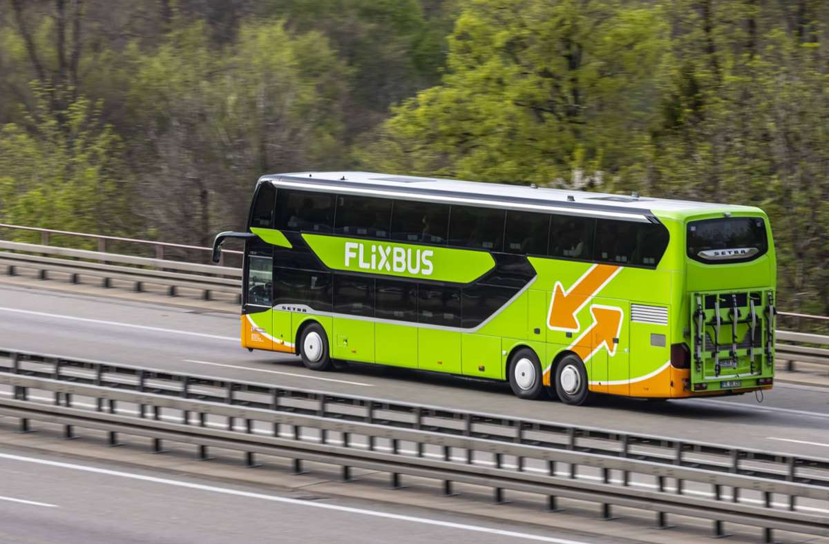 Welche Rechte haben Busreisende? Foto: IMAGO/Arnulf Hettrich