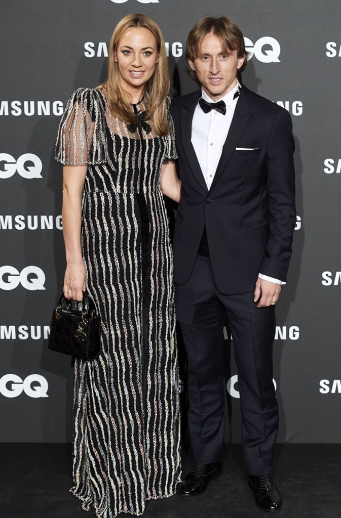 Luka Modric und seine Frau Vanja Bosnic bei der Veranstaltung „GQ Men of the Year“ – hier räumte der Fußballer die Trophäe als Sportler des Jahres ab.
