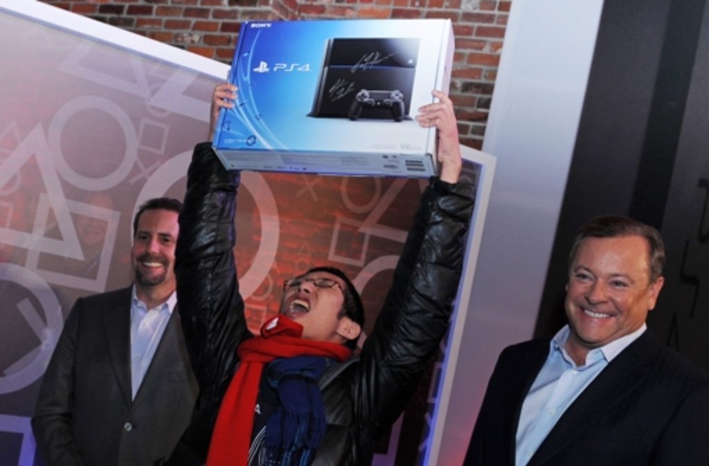 Die Playstation 4 ist nun im Handel erhältlich - hier die Bilder vom Verkaufsstart in New York.
