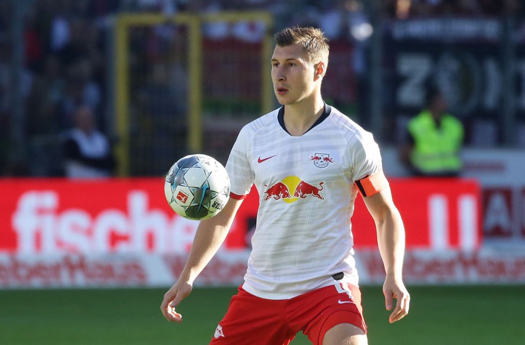 Willi Orban musste sich im November 2019 einer Knie-OP unterziehen. Der Kapitän von RB Leipzig ließ unter anderem einen Knorpel glätten. Ein Comeback verzögerte sich immer wieder, nun aber gibt es doch noch die Chance auf Einsätze in dieser Saison. Auch für die EM 2021 ergeben sich neue Perspektiven für den ungarischen Nationalspieler.