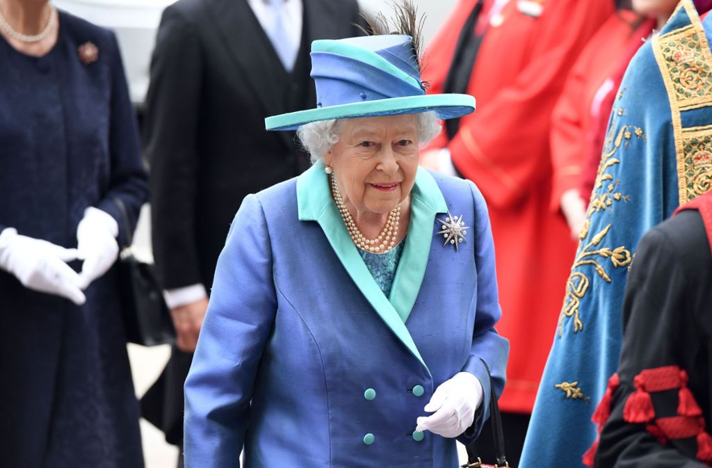Die Queen hatte sich zu dem Anlass in den Farben der Royal Air Force gekleidet.