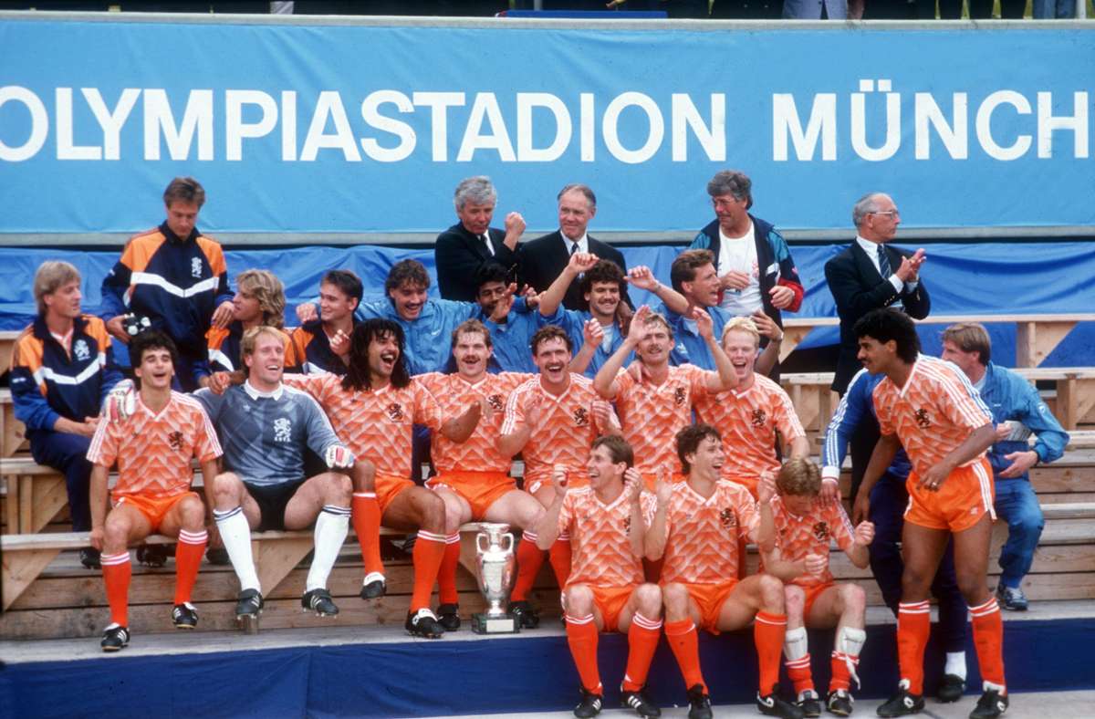 Erfolgreiche Rückkehr: 14 Jahre nach der WM-Finalniederlage dürfen die Niederländer in München jubeln. Durch einen 2:0-Sieg im Endspiel gegen die Sowjetunion werden sie am 25. Juni 1988 Europameister.