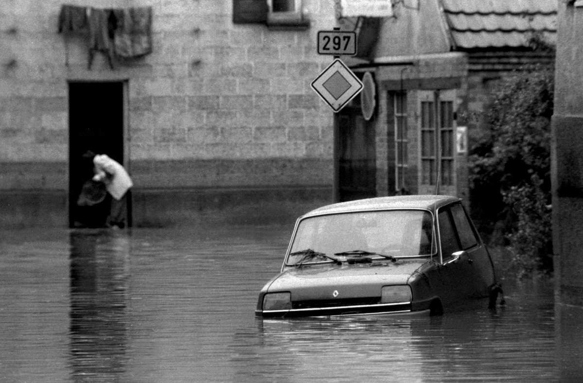 Überschwemmte Bundesstraße