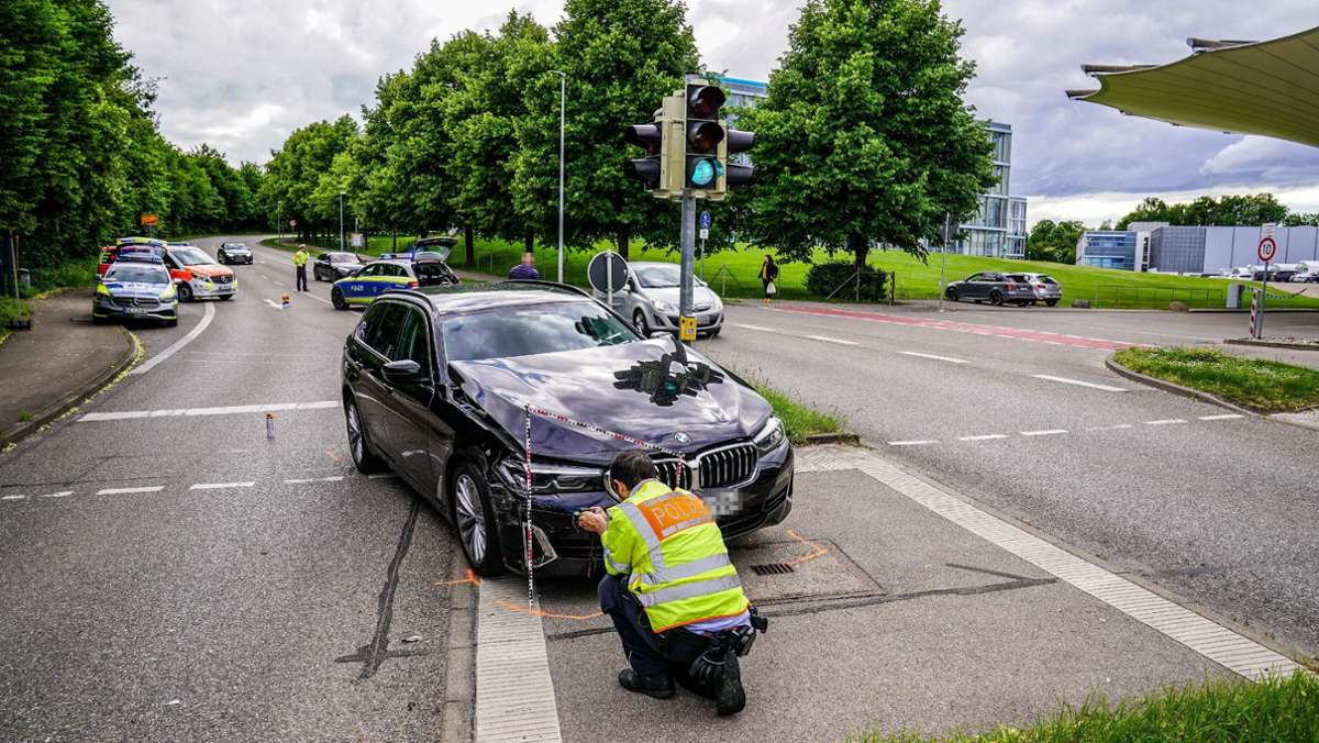 Unfall im Feierabendverkehr: Zwei Autos stoßen in Esslingen zusammen