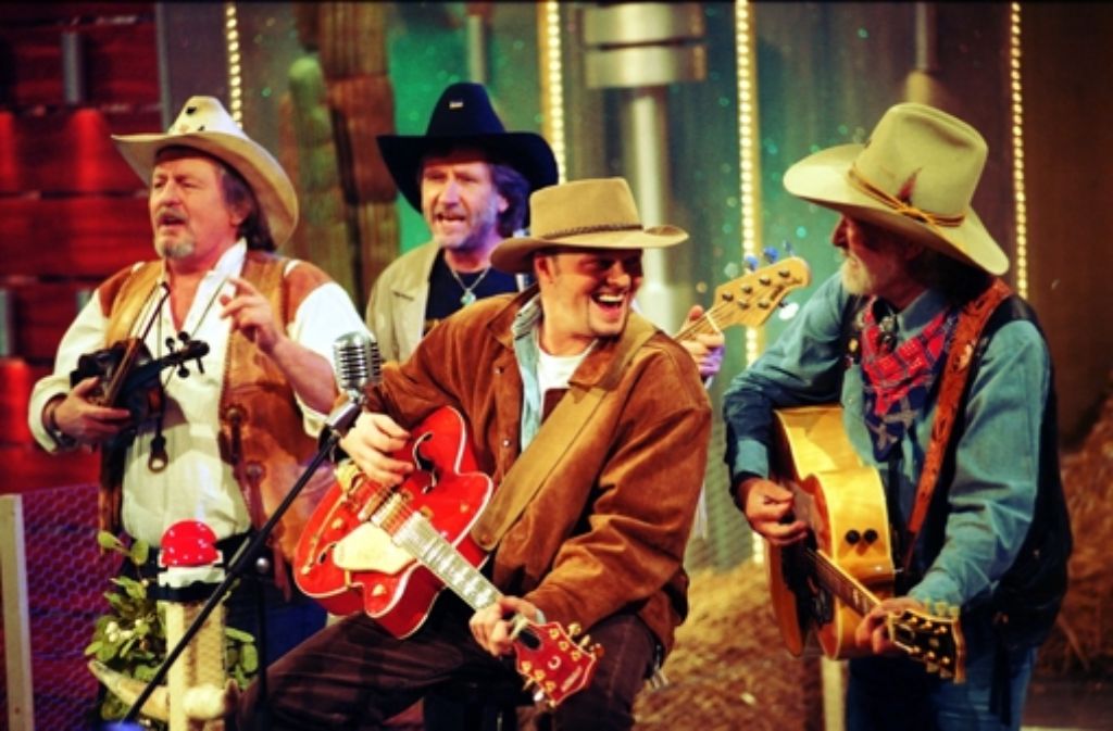 November 1999: „TV total“ entspringt auch das Lied „Maschendrahtzaun“, das Raab zusammen mit der Band Truck Stop herausbringt.