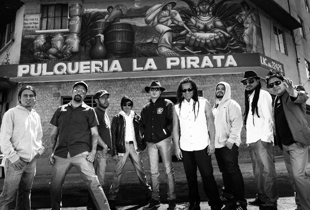 Einen Mix aus Latin-Ska, Mestizo und Latino Rock mit politischer Attitüde haben sich Panteón Rococó aus Mexiko auf die Fahnen geschrieben. Am Sonntag ab 17 Uhr erobern sie die "Red Stage".