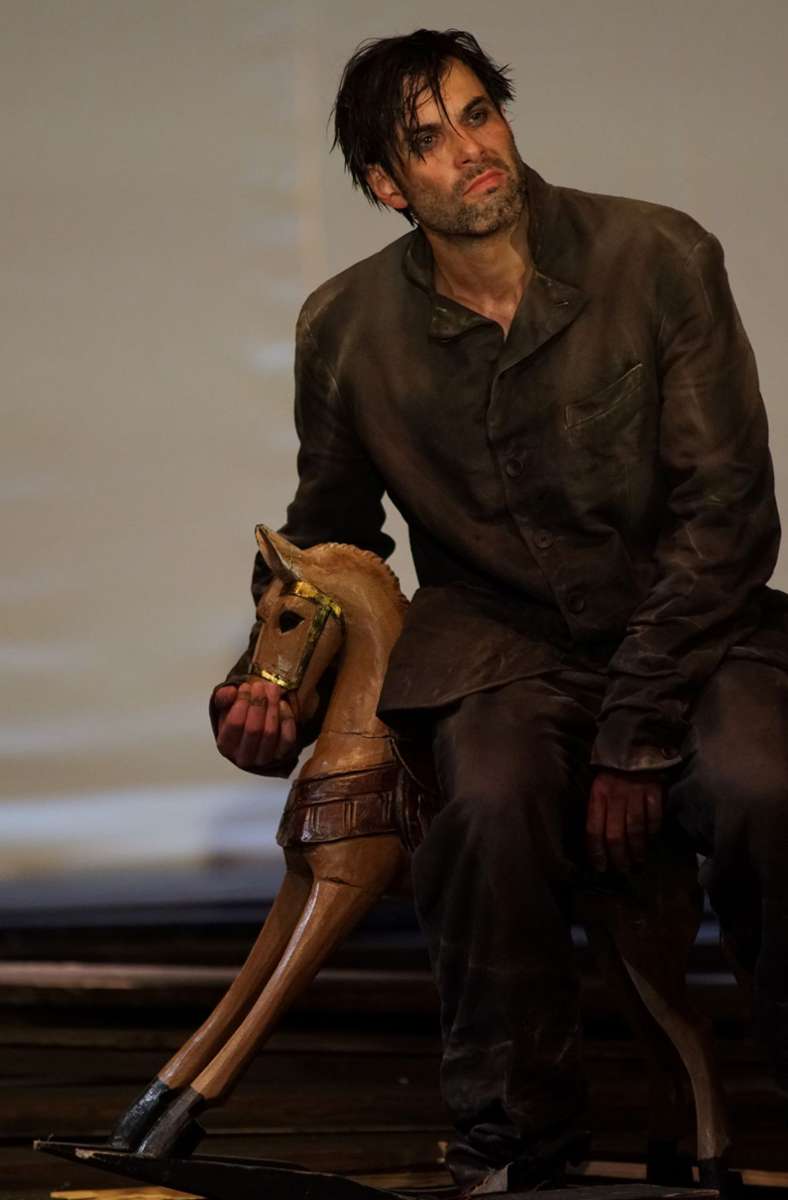 Max Simonischek als Pferdehändler Michael Kohlhaas. Er hadert damit, dass ihm Unrecht widerfährt.