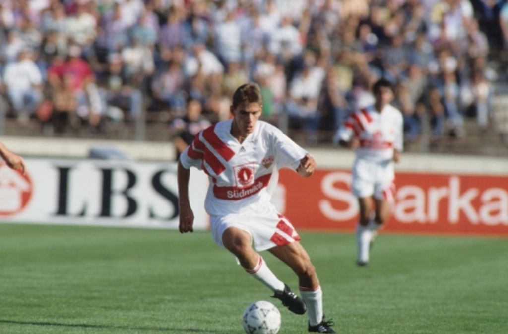 1992/93: Platz 7. Auf dem Bild: VfB-Mittelfeldspieler Andreas Buck.