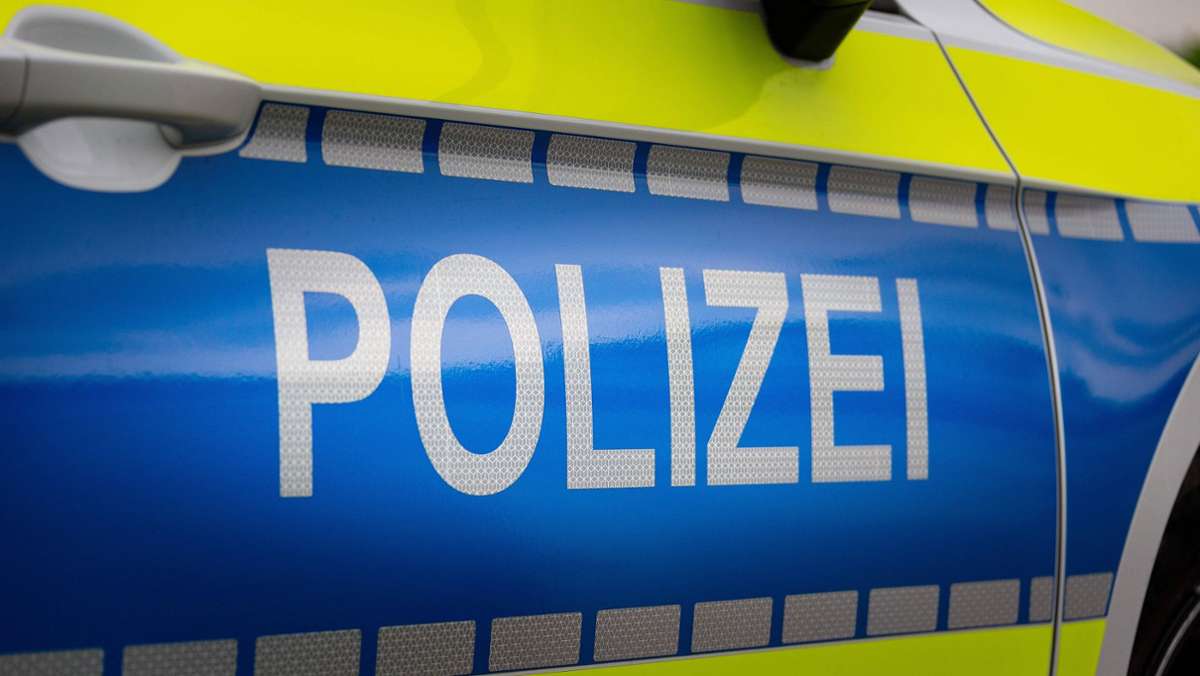  Am Sonntagabend hat ein Unbekannter eine junge Frau in Esslingen sexuell bedrängt. Die Polizei bittet um Zeugenhinweise. 