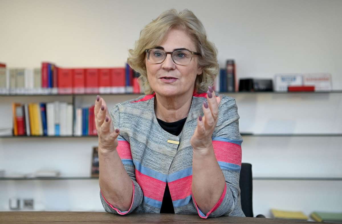 Bundesjustizministerin Christine Lambrecht (SPD) muss für ihre Reform im Bundestag eine Zweidrittelmehrheit finden. Das wird schwer. Foto: dpa/Britta Pedersen
