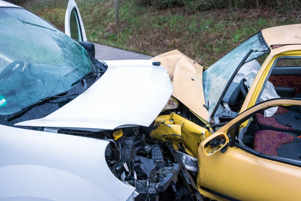 Am frühen Freitagmorgen hat sich bei Schwaikheim ein schwerer Unfall zugetragen, bei dem ein 34-Jähriger in seinem Wagen eingeklemmt wurde.