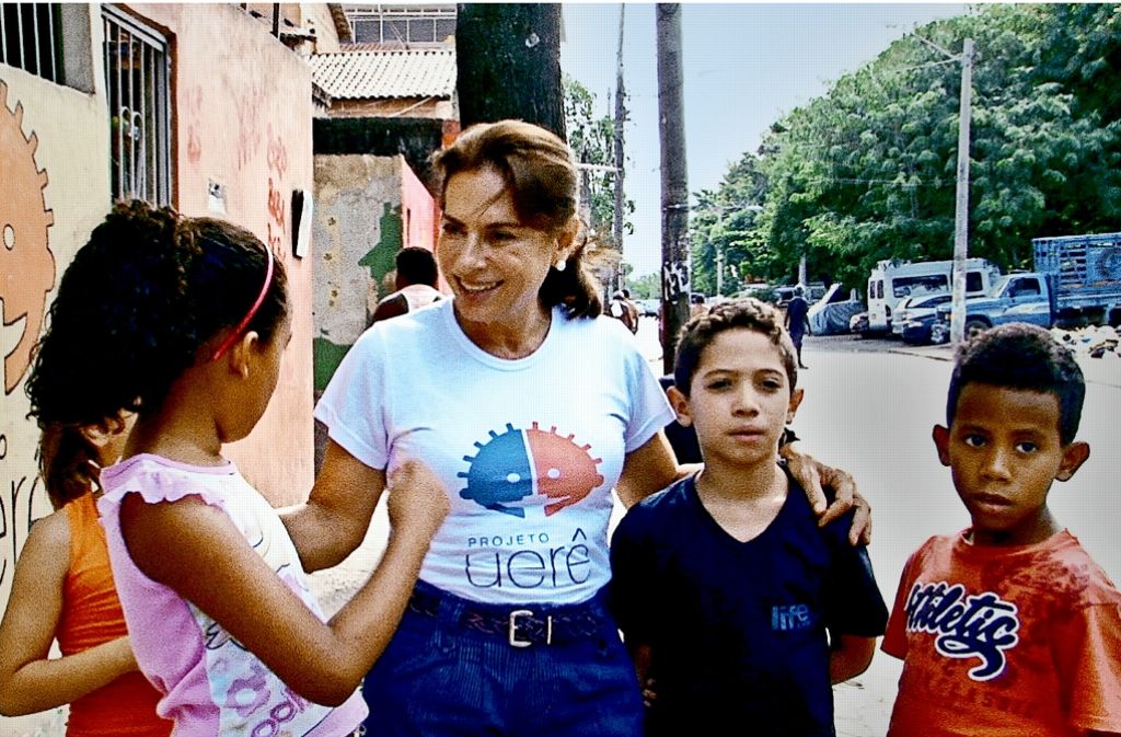 Seit Jahrzehnten setzt sich die brasilianische Menschenrechtlerin Yvonne Bezerra de Mello  im Rahmen ihres Hilfsprojektes Uere für Rechte und Bildung von Favelakindern ein. Foto: 3Sat