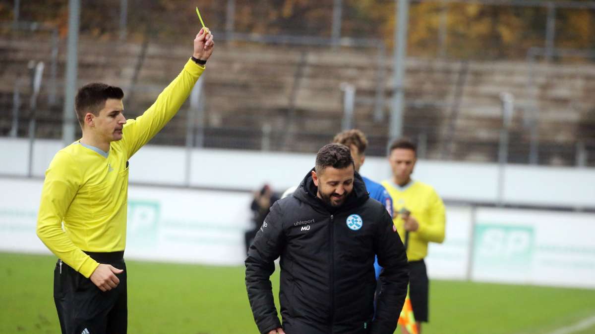 Stuttgarter Kickers gegen   Kickers Offenbach: Die Blauen siegen  – und alle reden  nur über den Schiedsrichter