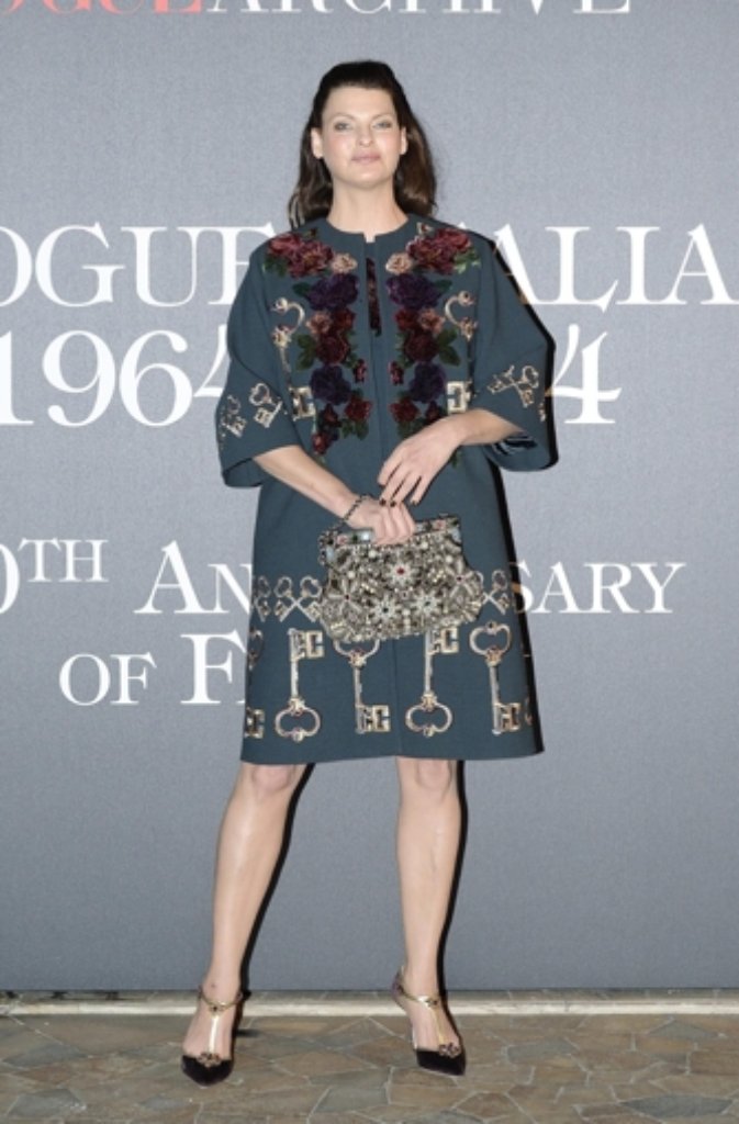 Als die Vogue im September 2014 ihren 50. Geburtstag in Mailand feiert, darf Evangelista natürlich nicht fehlen. Nun wird das Supermodel selbst 50 Jahre alt.