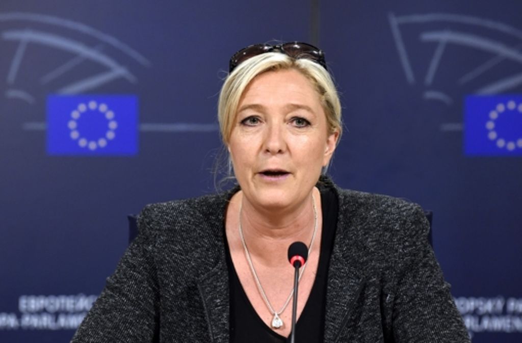 Marine Le Pen will vorerst auch nicht bei der Fraktion der Rechtsextremen im Europaparlament dabei sein.