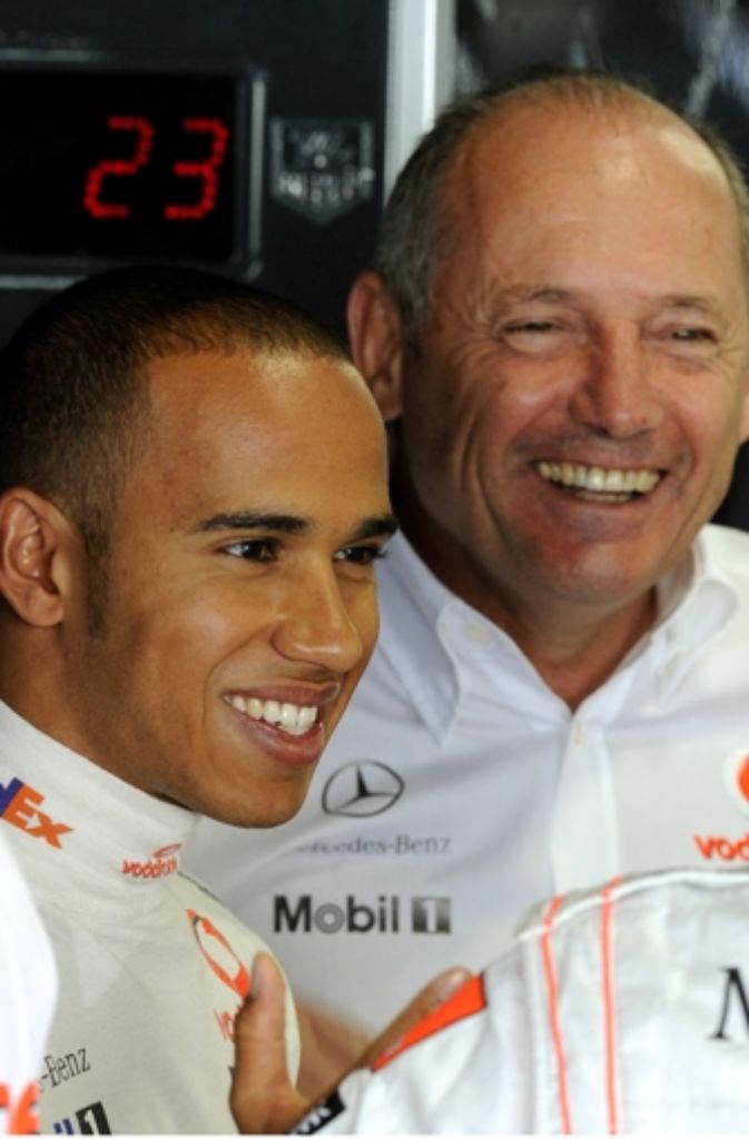 Hamilton wusste früh, was er wollte: Als Zehnjähriger traf er bei einer Autogrammstunde McLaren-Boss Ron Dennis... selbstbewusst verkündet: «Ich will eines Tages in der Formel 1 für Sie fahren.» Drei Jahre später holte der Teamchef das Naturtalent ins McLaren-Nachwuchsprogramm.