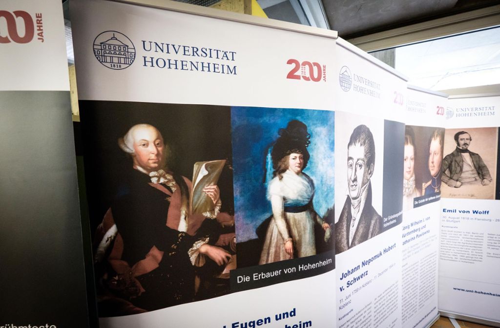 200 Jahre Geschichte der Universität werden auf Schautafeln erklärt.
