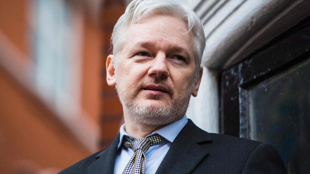  Kurz nachdem bekannt wurde, dass die schwedische Staatsanwaltschaft ihre Ermittlungen gegen Julian Assange eingestellt hat, droht die Londoner Polizei dem Wikileaks-Gründer mit Verhaftung. Die britische Regierung hält sich unterdessen bedeckt. 