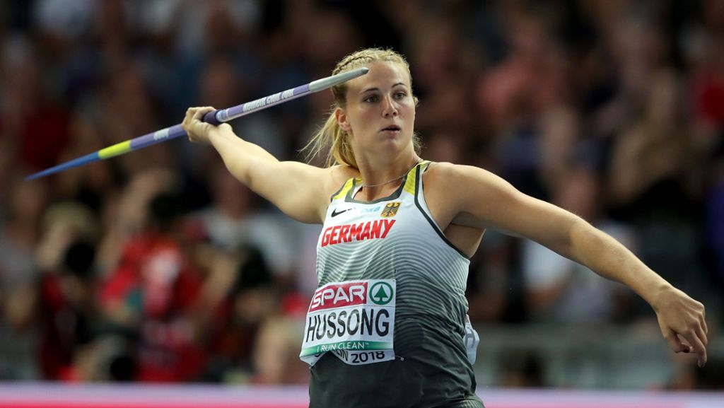  Speerwerferin Christin Hussong hat die dritte Goldmedaille für Deutschland bei der Leichtathletik-Europameisterschaft in Berlin geholt. Die 24-Jährige stellte einen EM-Rekord auf. 