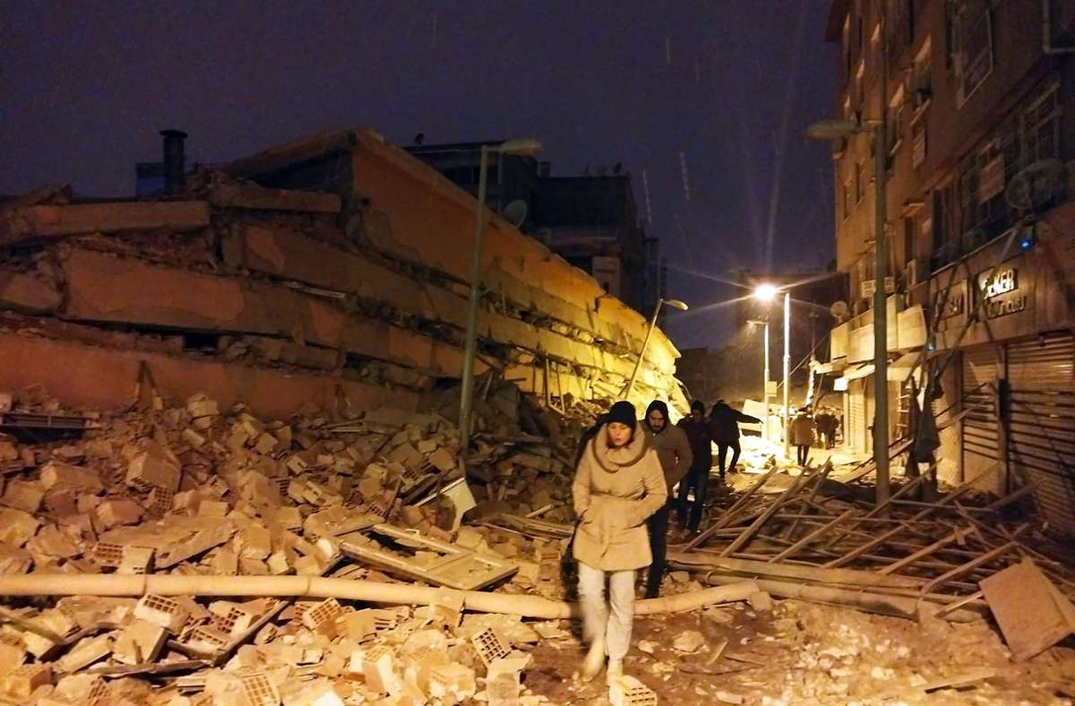 Zerstörte Gebäude  in der türkischen Großstadt Malatya. Etliche Menschen, die heute im Raum Stuttgart wohnen, stammen aus dieser Region. Foto: dpa/Uncredited