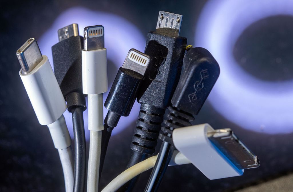 Lightning, Micro-USB oder USB-C? Künftig sollen  Hersteller einheitliche Ladebuchsen verwenden müssen. Foto: dpa/Jens Büttner