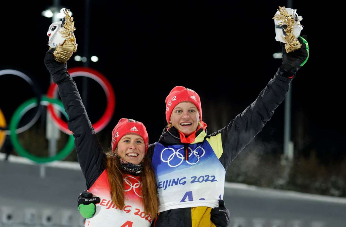Victoria Carl (rechts) und Katharina Hennig, Gold im Langlauf-Teamsprint