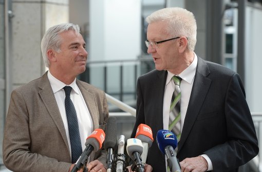 Am Mittwoch verhandeln Thomas Strobl (CDU, links) und Ministerpräsident Winfried Kretschmann (Grüne) mit ihrer Arbeitsgruppe wieder. Foto: dpa