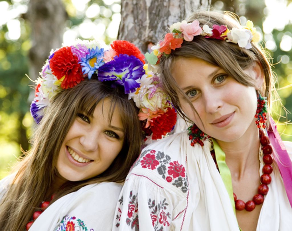 In traditionellen Trachten begehen viele Polen das Osterfest und wünschen sich "Szczęśliwe Wielkanoc".