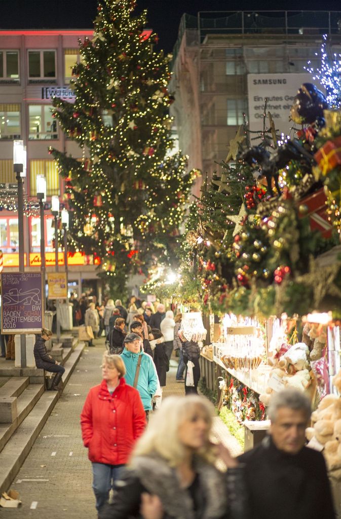 Rund 180 Nadelbäume und rund 500 Bund Tannenreisig wurden verwendet, um weihnachtliche Stimmung in die Stadt zu bringen.