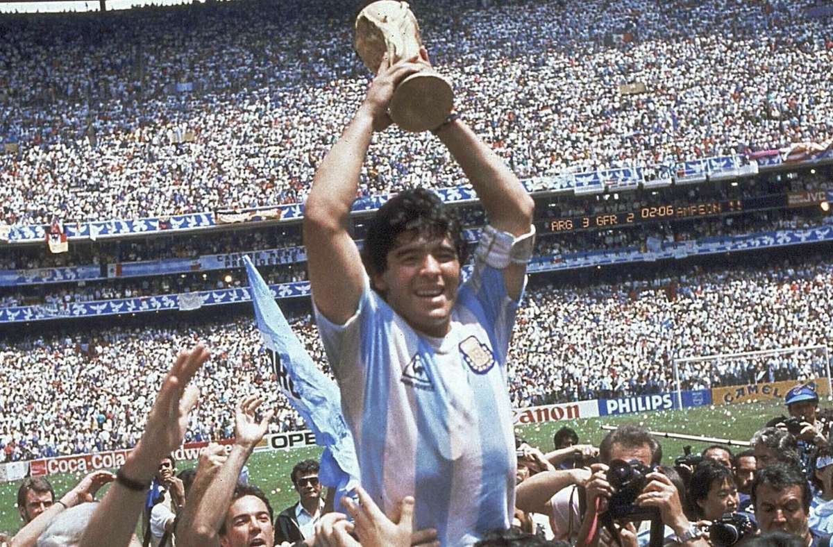 25.11. Diego Armando Maradona (60) Fußball-Ikone, Lebemann und streitbarer Superstar. Der argentinische Nationalheld stirbt an einem Herzinfarkt.
