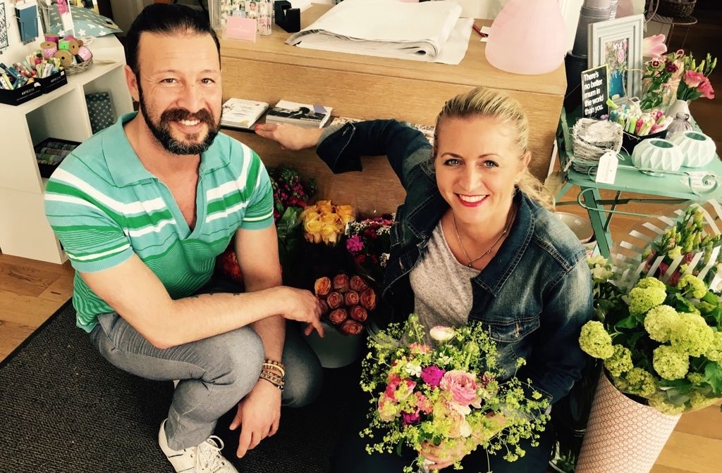 Bunte Blumensträuße werden zum Muttertag im Shop "Rosabraun" von Inhaberin Sabine Braun und Markus Basmann angeboten.