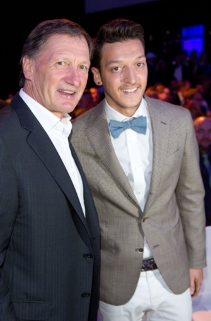 Skilegende Franz Klammer (links) und Fußballer Mesut Özil