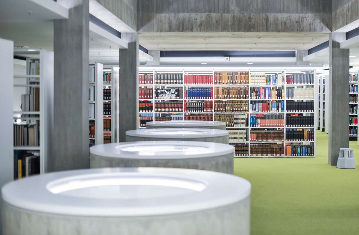 230 000 Bücher sind in den Regalen frei zugänglich.