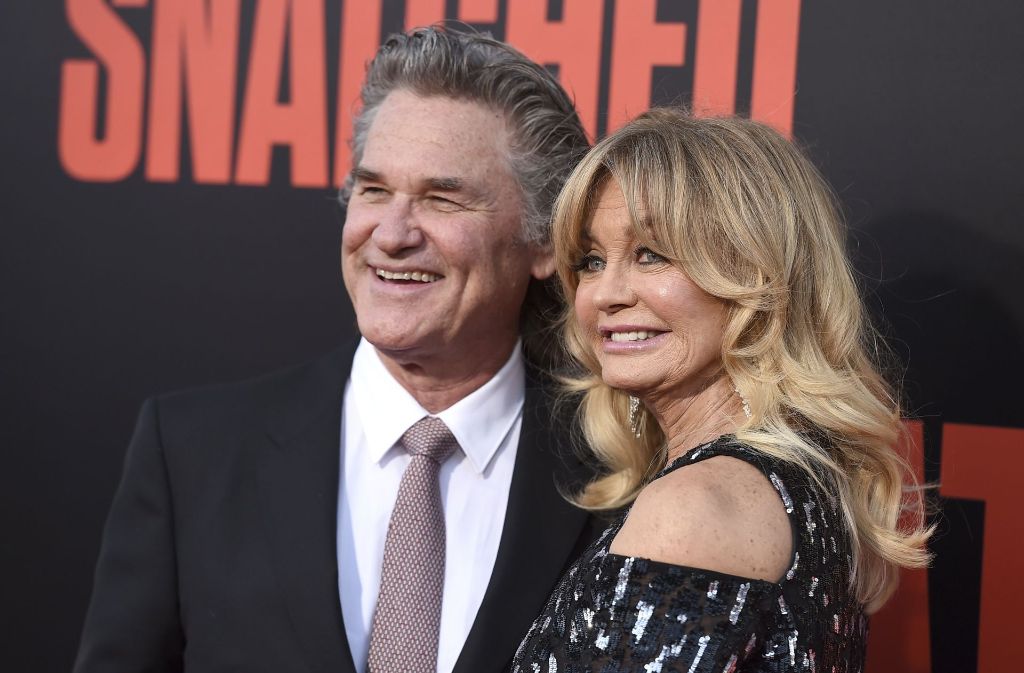 Kate Hudsons Mutter, Goldie Hawn, spielt im Film „Snatched“ ebenfalls eine Rolle als Mutter. Auf dem roten Teppich posierte die 71-Jährige mit ihrem Lebenspartnert Kurt Russell.
