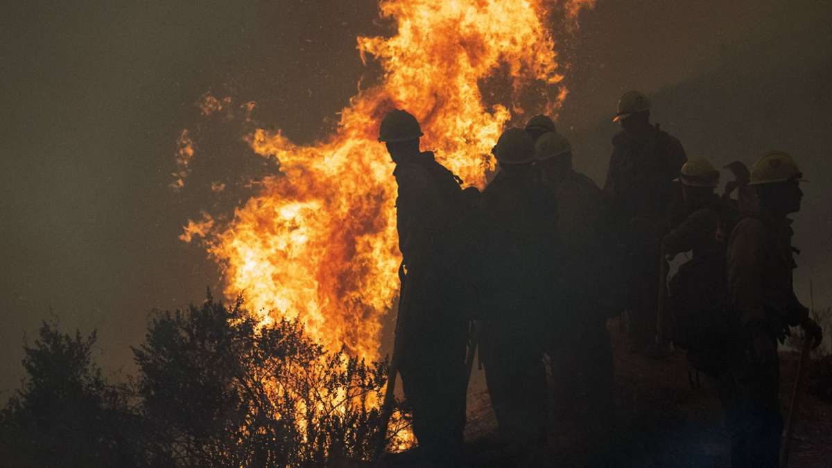  Schon jetzt haben einige der Waldbrände an der Westküste der USA historische Ausmaße erreicht – und vielerorts brennt es bedrohlich weiter. Zehntausende sind vor den Flammen auf der Flucht, Dutzende Menschen werden vermisst. 