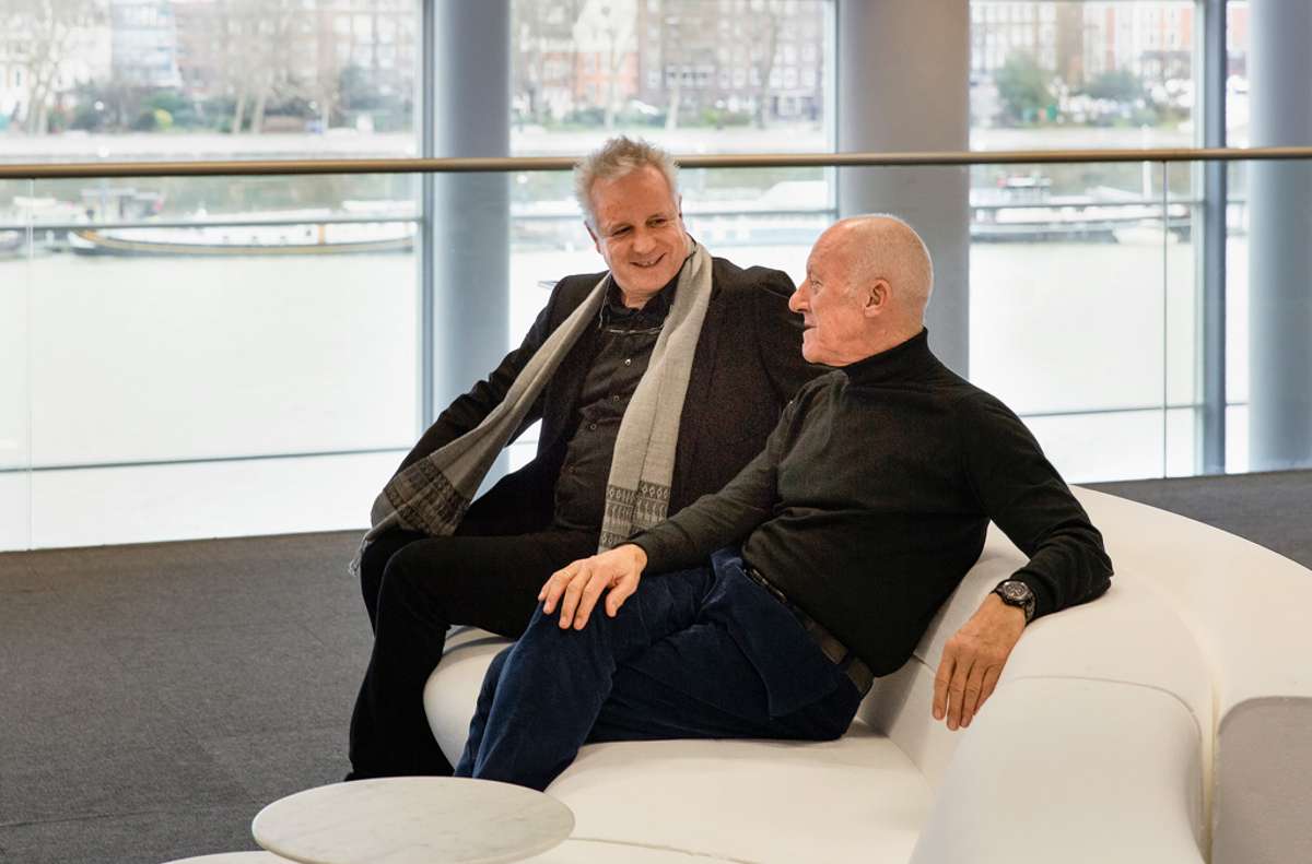 Markus Benz (links), der seit 1993 das Unternehmen Walter Knoll führt, arbeitet zudem mit vielen bekannten Designern und Architekten der Gegenwart zusammen. Zum Beispiel mit Norman Foster, mit dem er vor über 20 Jahren das Reichstagsgebäude in Berlin ausstattete.