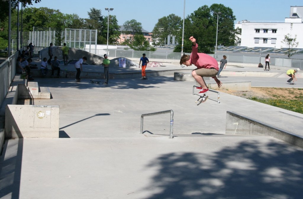... Skatepark ist der „Plaza“, wie die Anlage am Pragfriedhof in der Szene genannt wird. Auch ...