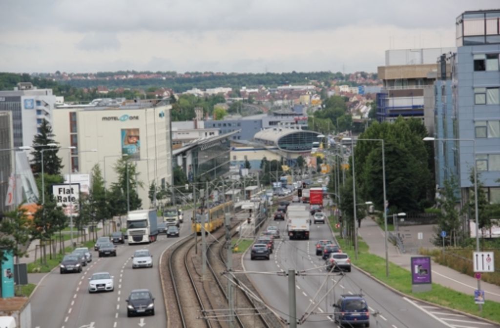 Das erklärte Ziel der Stadt ist, die Heilbronner Straße Stück für Stück zum Gewerbe-Boulevard weiterzuentwickeln. Noch gibt es kleinere Lücken am Rand der Straße.