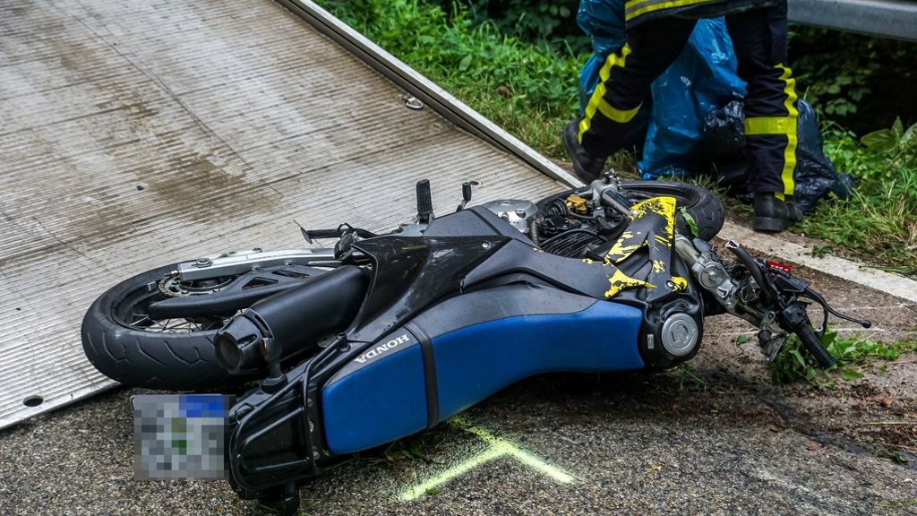 Unfall bei Göppingen: Motorradfahrer stirbt an seinen Verletzungen