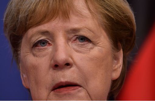 Angela Merkel ist gegen weitere Lockerungen im Fußball. (Archivbild) Foto: dpa/John Thys