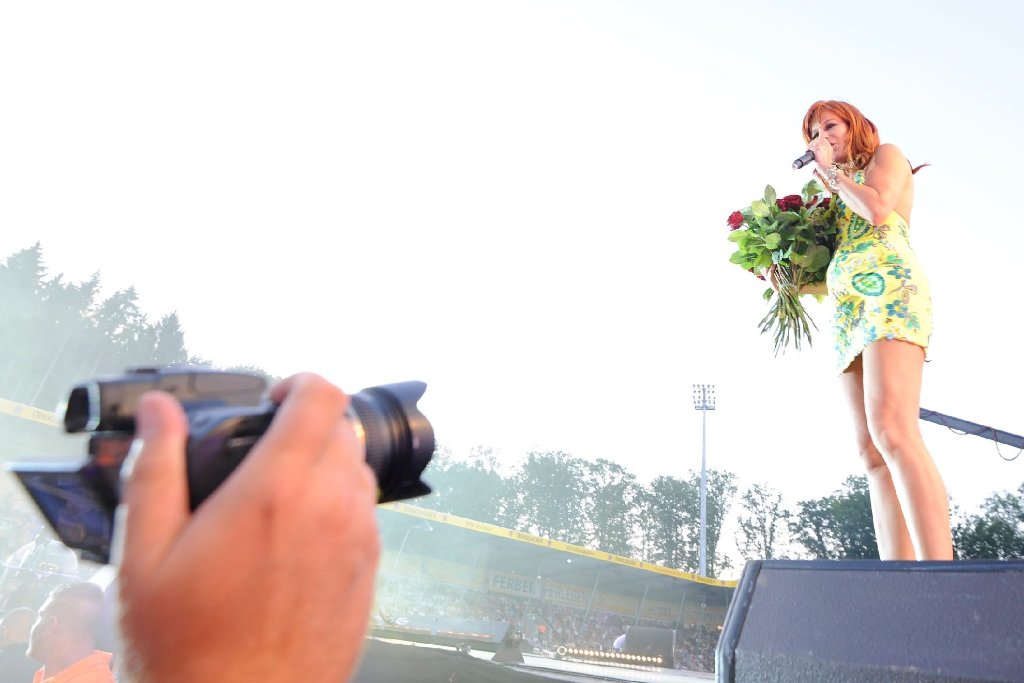 Andrea Berg begeisterte rund 15.000 Fans bei ihrem "Heimspiel" in Großaspach am 20. Juli 2013.