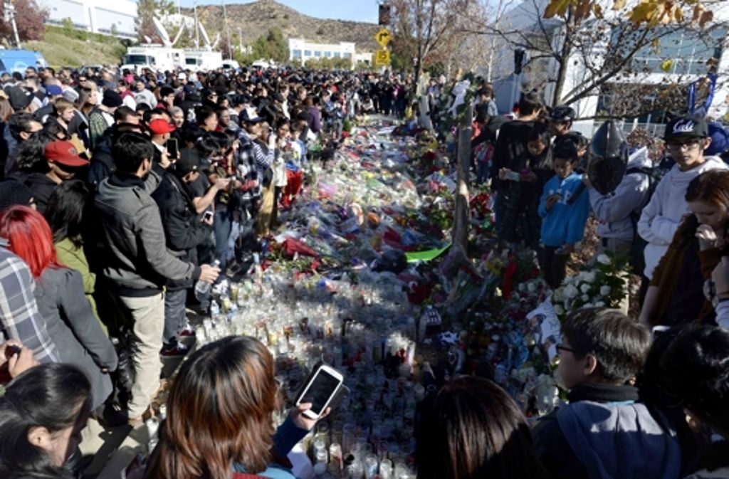 Die Trauer der Fangemeinde über den plötzlichen Tod von Walker war riesig. Tausende von Fans errichteten eine Art Trauerstätte am Unfallort in Santa Clarita, California.