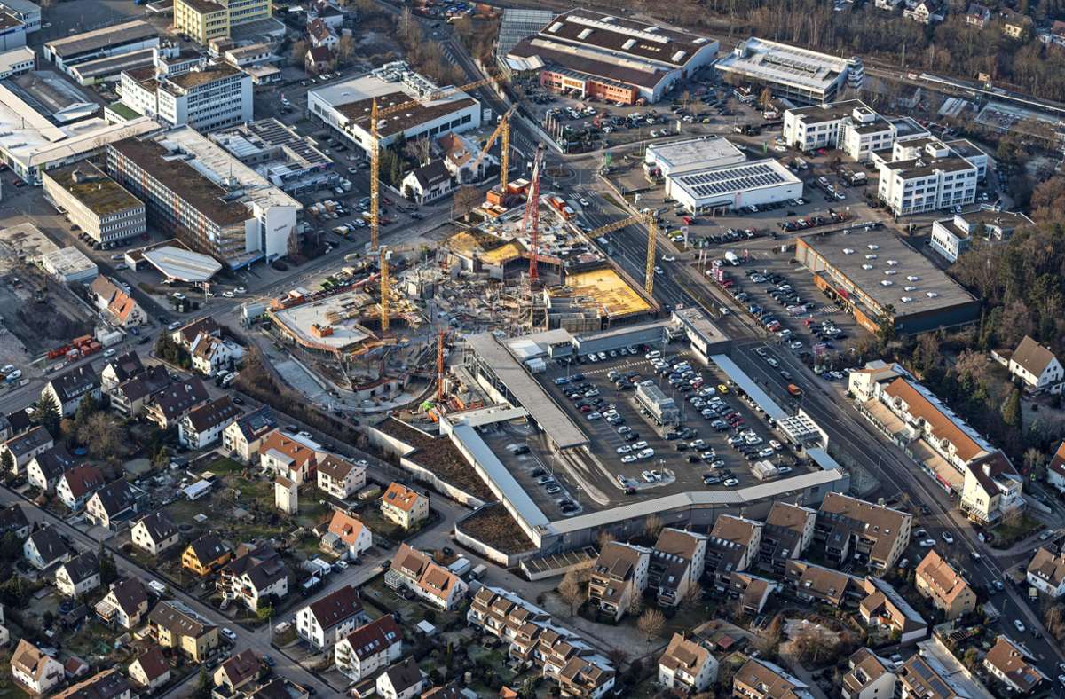 Schon heute tut sich viel an der Leonberger Römerstraße, wo aktuell die große Baustelle   von Bosch das Erscheinungsbild dominiert. Foto: Holger Leicht